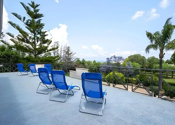 Viola E Giulio Villa *